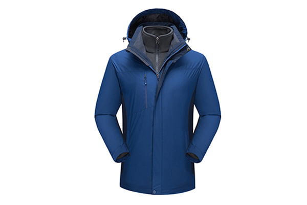 沖鋒衣廠家：三合一沖鋒衣比羽絨服更保暖嗎？